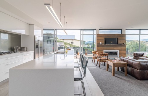 Akaroa House | La Maison De Verre - Akaroa Holiday Home