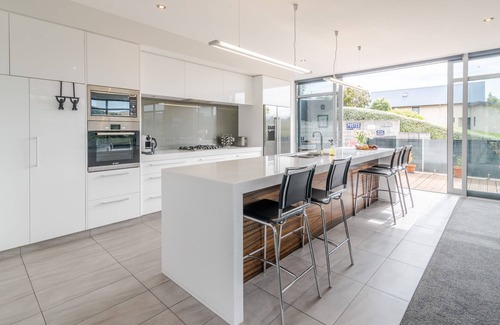 Akaroa House | La Maison De Verre - Akaroa Holiday Home