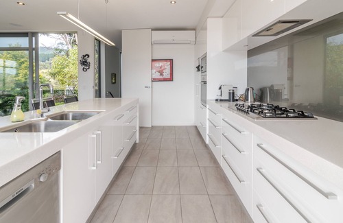 Akaroa House | La Maison De Verre - Akaroa Holiday Home