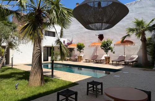 Sete Bed & Breakfast | La Maison De Ville - Piscine & SPA