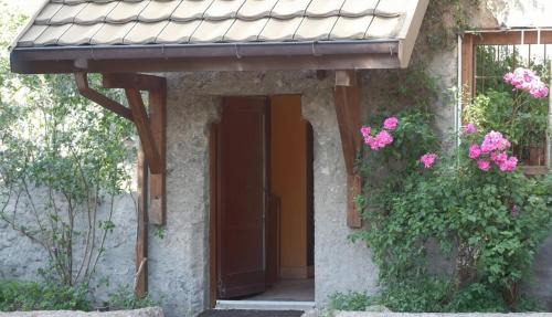 Lugrin House | La Maison des Coeurs