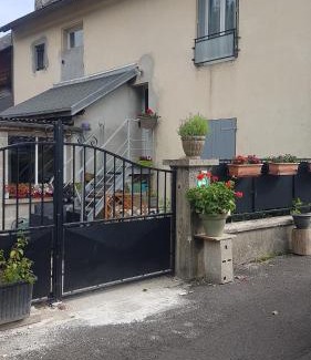 Mont-Dore Apartment | la maison des fleurs studio