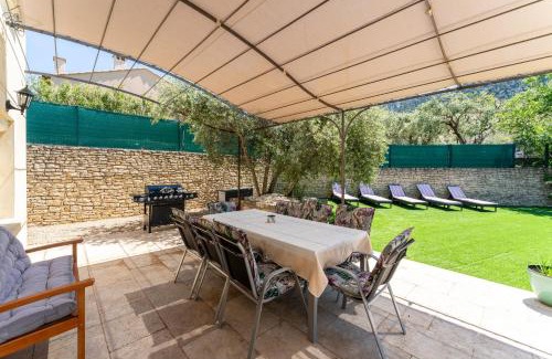 Robion Villa | La Maison des Oliviers