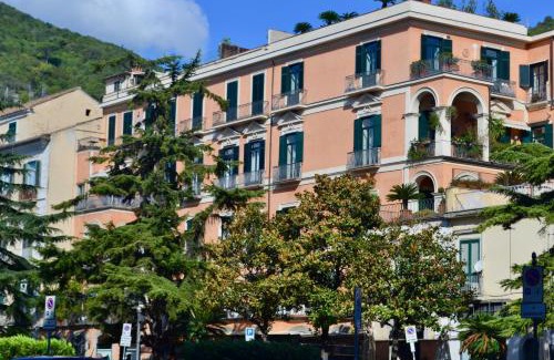 Historical Downtown Salerno Apartment | La Maison du Paradis