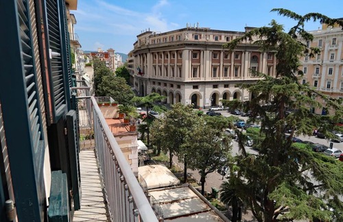 Historical Downtown Salerno Apartment | La Maison du Paradis