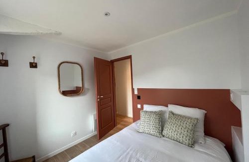 Les Salles-De-Castillon House | La maison du pin