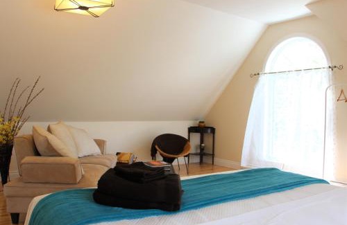 Eastman House | La Maison Jaune D'Eastman