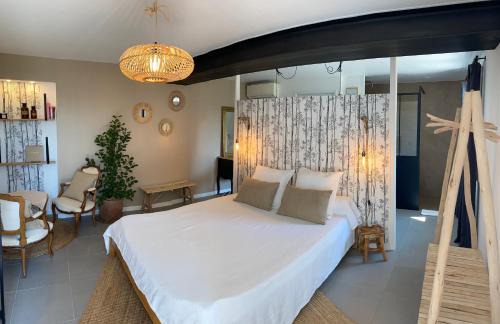 Auriol Bed & Breakfast | La Maison Perchée