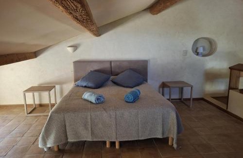 Eyragues Apartment | La Maison perchée - Mas de Rousseau