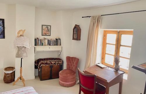 Salles-sous-Bois House | La Maison près de la Fontaine