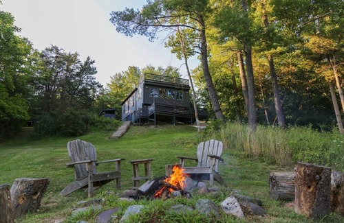 Hudson House | La Maison - Stylish Schoolhouse near Hudson