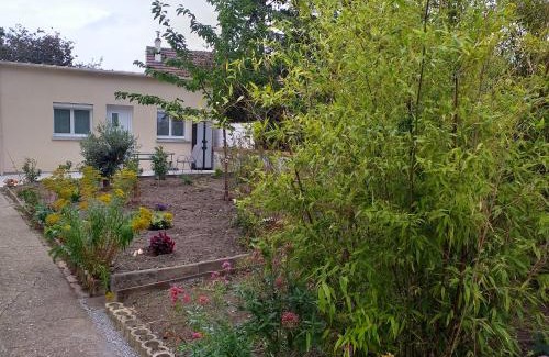 Saint-Aubin-Les-Elbeuf House | La maisonnette du Jardin Fleuri