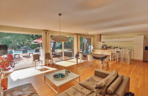Grayan-Et-L'Hopital Villa | La Maourelle, piscine chauffée, sauna, 250 m de terrasse, pingpong, vélos