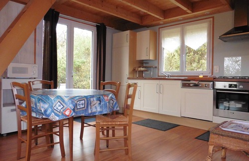 Roscanvel House | La Mer à pied, wooden house nestled in the countryside.