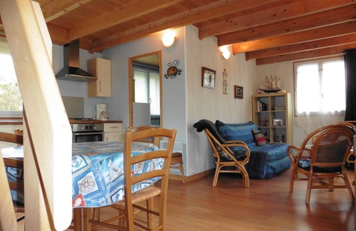 Roscanvel House | La Mer à pied, wooden house nestled in the countryside.