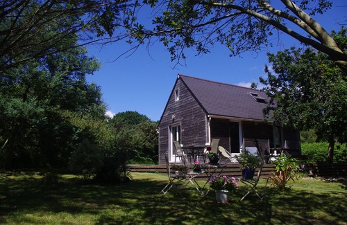 Roscanvel House | La Mer à pied, wooden house nestled in the countryside.