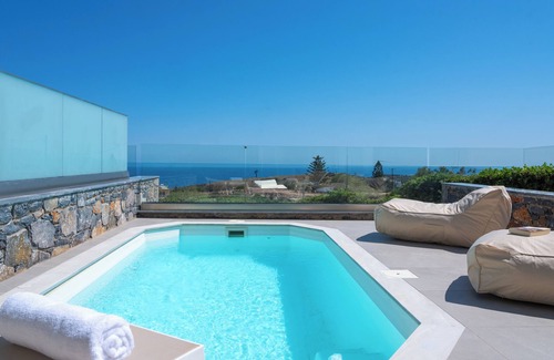 Agia Pelagia Villa | La mer De Crete suite private pool & sea view!