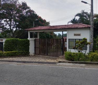 La Mesa Apartment | LA MESA CUND, APTO CONJUNTO GETSEMANI