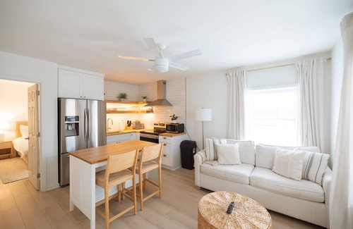 South End Apartment | La Ola by Casa Del Sol