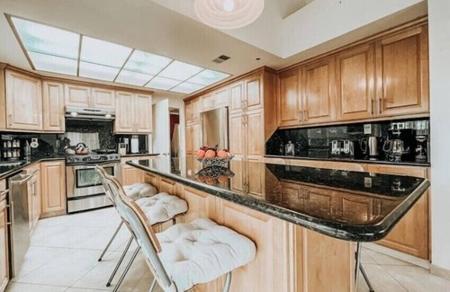 Granada Hills North Villa | LA Paradise Villa, Luxurious, Big Heated Pool