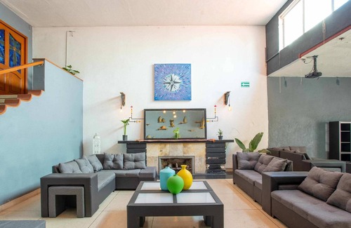 Lafayette House | La Paz & Love Hostel | Private Room l Pet Friendly