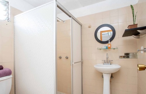 Lafayette House | La Paz & Love Hostel | Private Room l Pet Friendly