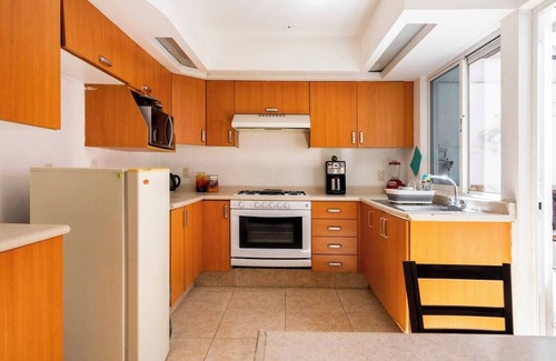 Zapopan Apartment | LA PEARL and PLAZA DEL SOL. private bath, garage.