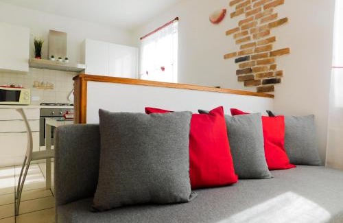 Arcola Apartment | La perla rossa
