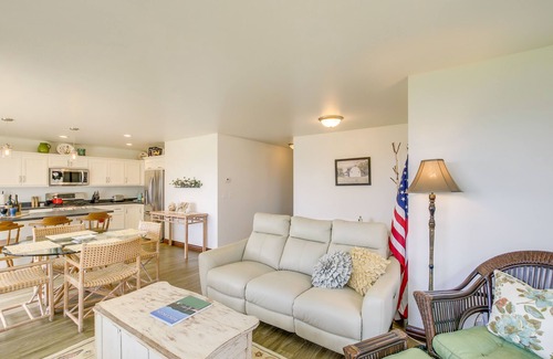 Oshkosh House | ‘La Petit Maison’ - Lakefront Oshkosh Home!