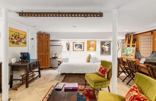 North Charleston House | La Petite Fleur-Charming Park Circle Private Studio