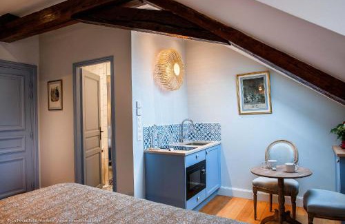 Honfleur Bed & Breakfast | La Petite Folie