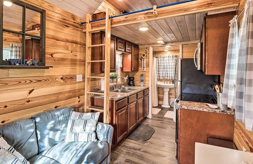 Boswell Apartment | La Petite Maison in Mount Olive w/ Fire Pit!