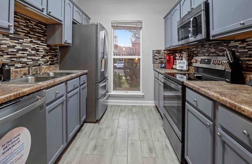 Uptown House | La Petite Maison of Woodlawn