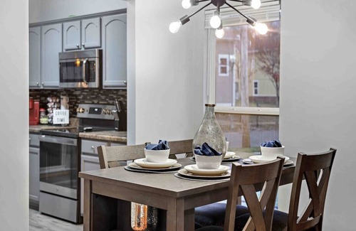 Uptown House | La Petite Maison of Woodlawn
