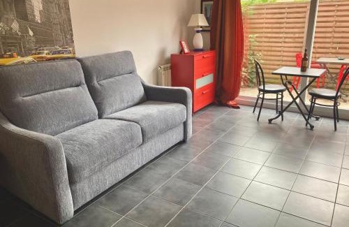 Cucq House | La petite maison rouge