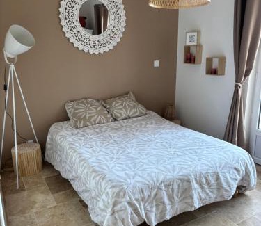 Pressignac-Vicq House | La Pierre Dorée