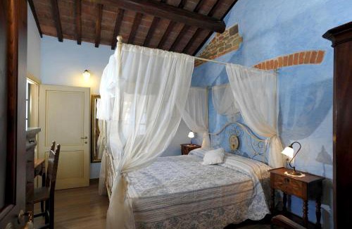 Reggello Villa | La Pietra Piana Villa panoramica con spa e piscina naturale vicino Firenze