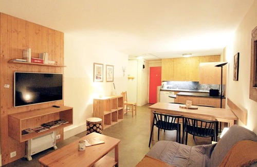 Aime Apartment | La Plagne 52 m2 promo March 19 short stays start foot runway