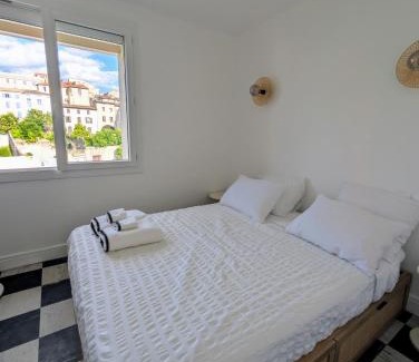 Valence Apartment | "La Planque" T4 en plein centre, calme et lumineux - Terrasse & parking