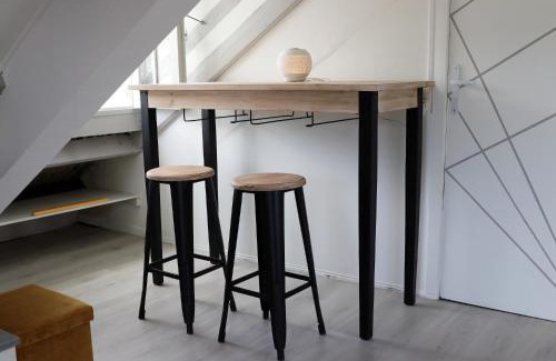 Destrellan House | La porte bleue