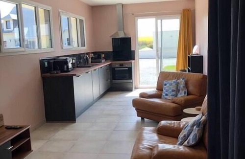 Saint-Come-de-Fresne Apartment | La poupe, F3 with terrace 60m from the sea