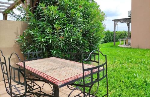 Saint-Saturnin-les-Avignon Apartment | La provençale