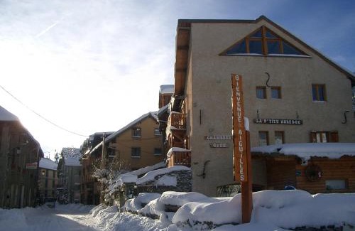 Aiguilles House | La Ptite Auberge