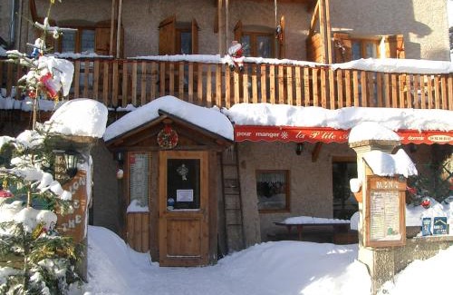 Aiguilles House | La Ptite Auberge