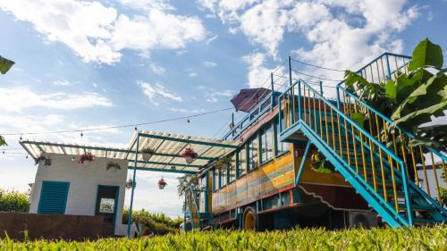 Pereira House | La Querendona - La Chiva un típico autobús Colombiano