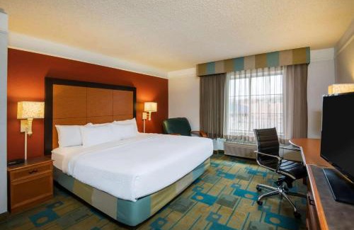 Southwest Colorado Springs Hotel | La Quinta by Wyndham Colorado Springs South Airport