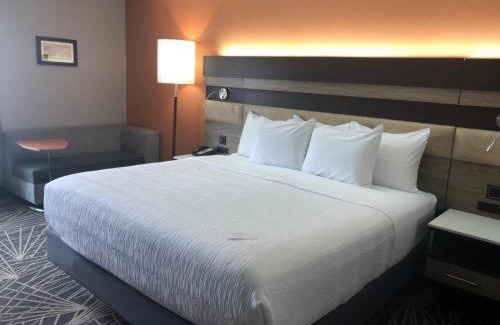 Branson Theater District Hotel | La Quinta by Wyndham Branson