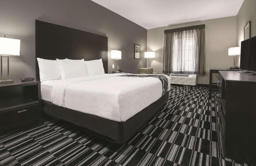 Fort Worth Hotel | La Quinta by Wyndham Fort Worth West - I-30