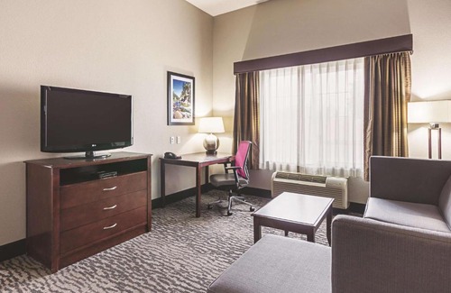Fresno Hotel | La Quinta by Wyndham Fresno Northwest
