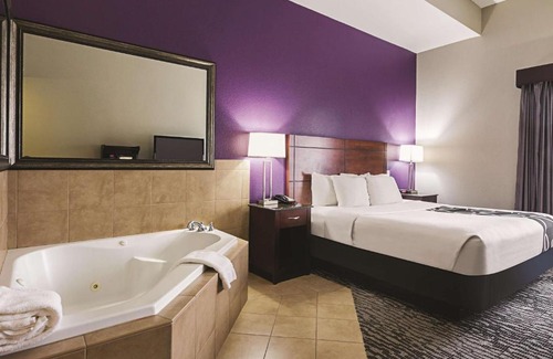 Fresno Hotel | La Quinta by Wyndham Fresno Northwest
